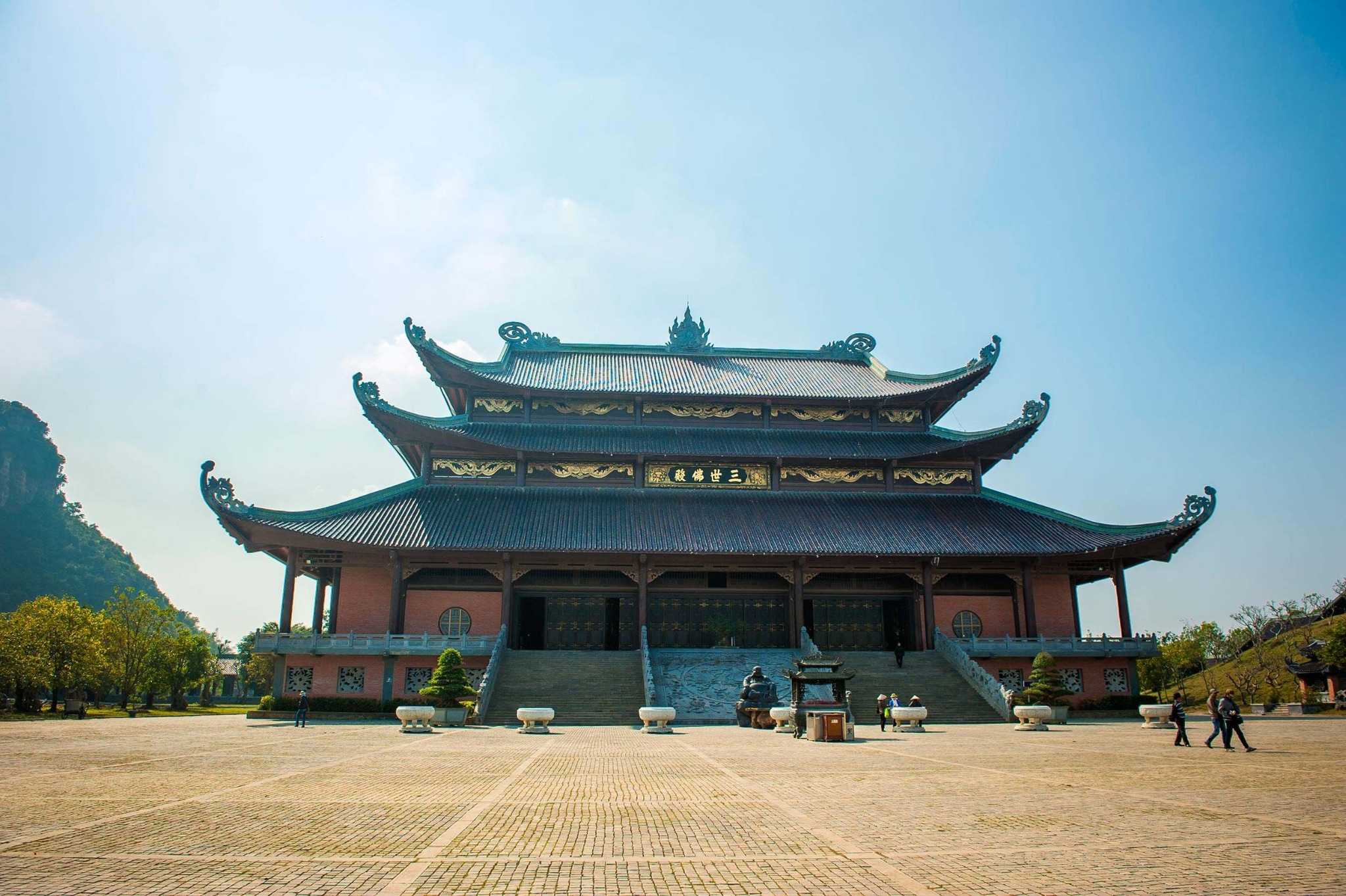 Whether you are visiting for the first time or returning for a pilgrimage, Bai Dinh Pagoda promises a unique and enriching experience 